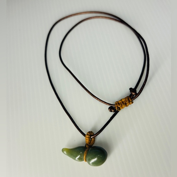 Green natural jade Hulu Gourd Pendant Necklace adjustable leather 22” length - Picture 1 of 6